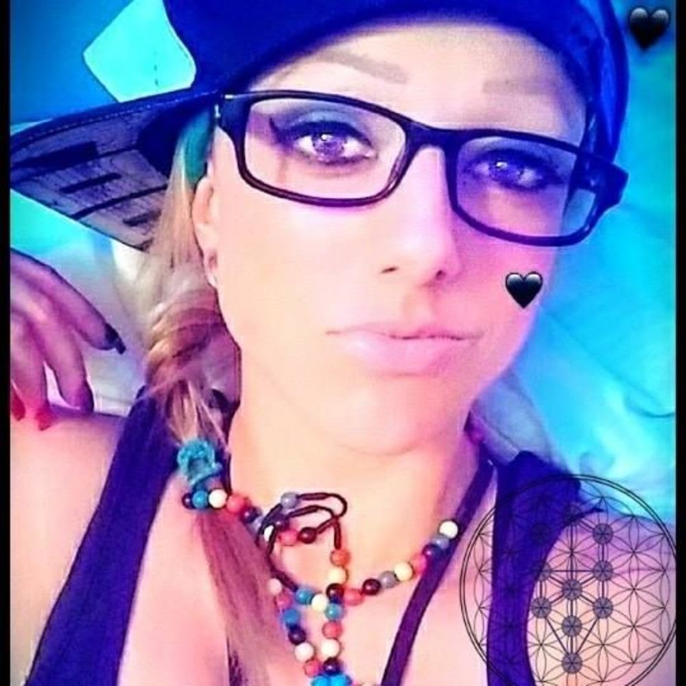 Meet your Posher, Ėmıly